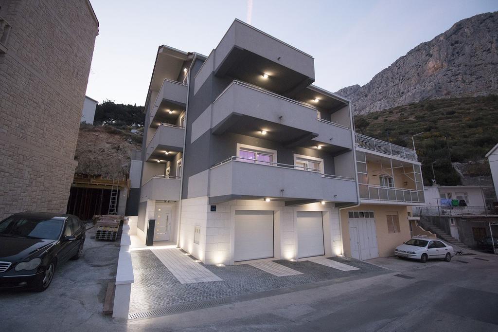 Lct Apartment Laura Omis Exterior photo